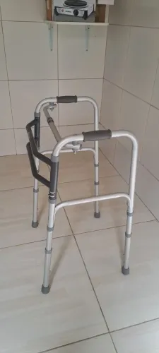 VENDE-SE ANDADOR ORTOPEDICO