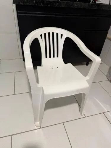 6 Cadeira Poltrona de Plástico com braço