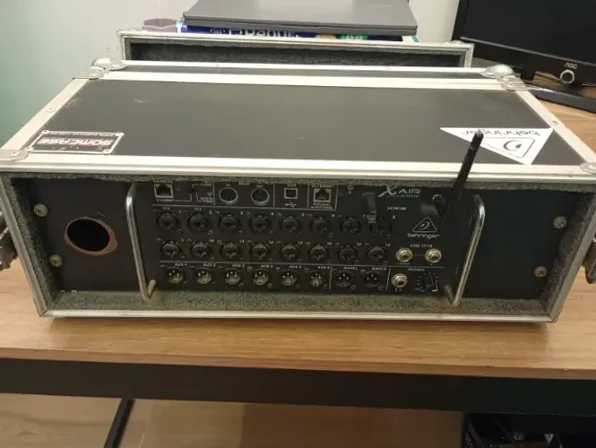 Mesa de som digital Behringher X Air XR18
