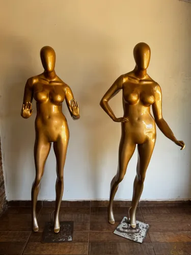 Manequim Dourado Feminino