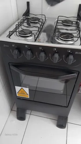 Vendo um fogão de quatro bocas pouquíssimo tempo de uso semi novo