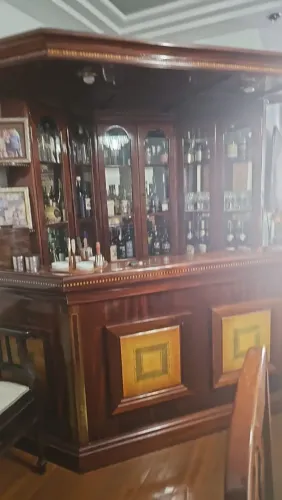 Lindo Bar em madeira.