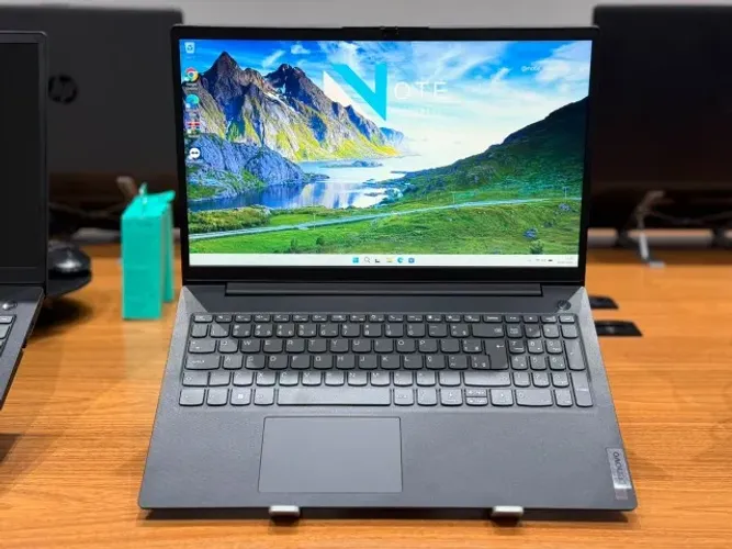 Notebook Lenovo V15 G3 i3-1215U 12GB 256GB SSD 15.6" FHD - GARANTIA