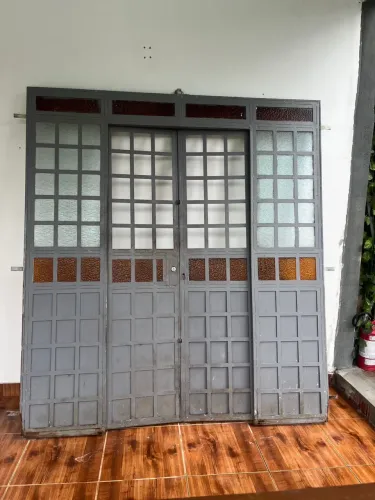 Vende-se porta residencial externa
