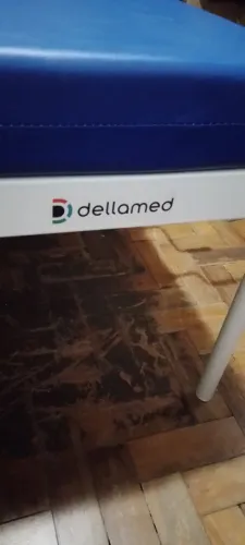 Vendo cama hospitalar dellamed nova.   De ferro com rodas e 2 manivelas p movimento cama.