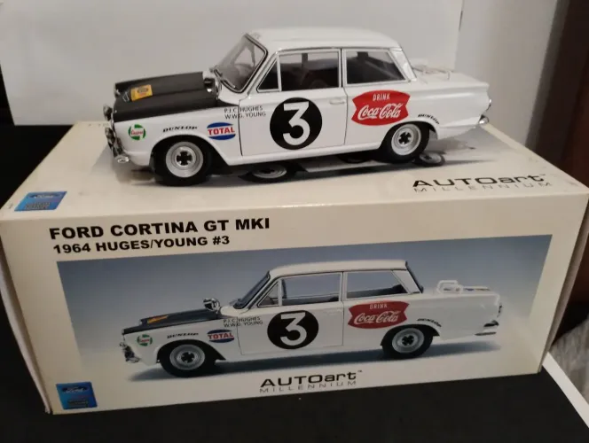 Miniatura antiga rara autoart 1/18 Ford Cortina Rally safari Kenya 1964