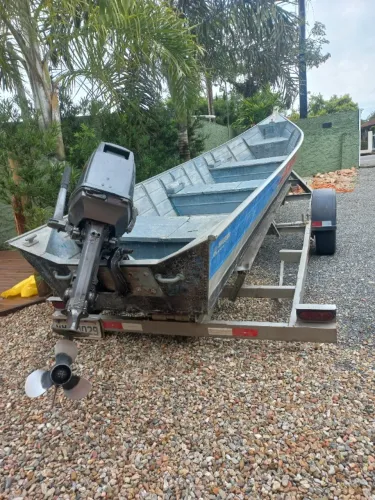 Vende se barco 