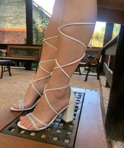 Sandália Feminina Salto Bloco Alto Tira Strass Amarraçao Laguna