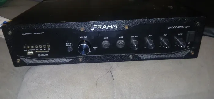 amplificador frahm slim + caixas de embutir jbl