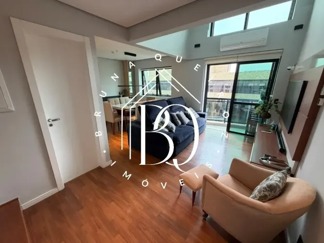 Apartamento duplex à venda em Moema com 68 m², 2 quartos, 2 vagas de garagem e andar alto.