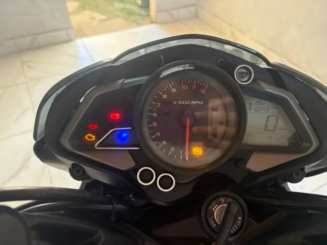 Vendo moto Bajaj dominar 160