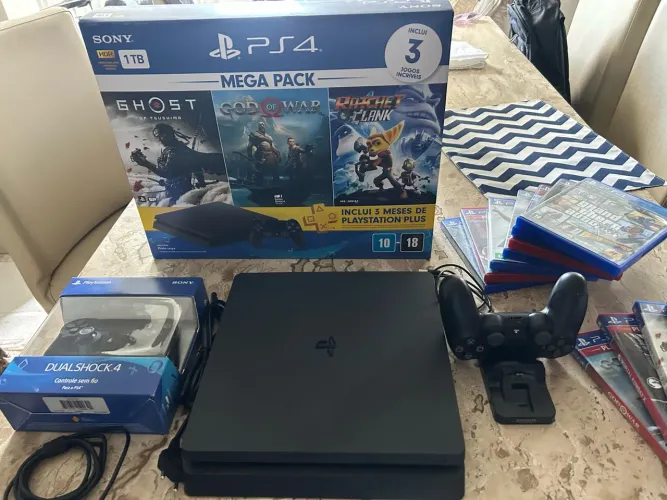 PS4 Slim + 14 jogos