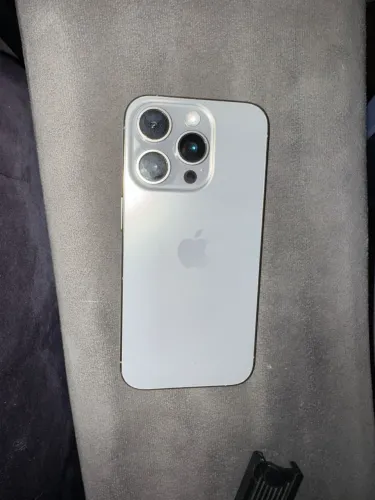Iphone 15 pro bateria 81%, nenhuma peça trocada