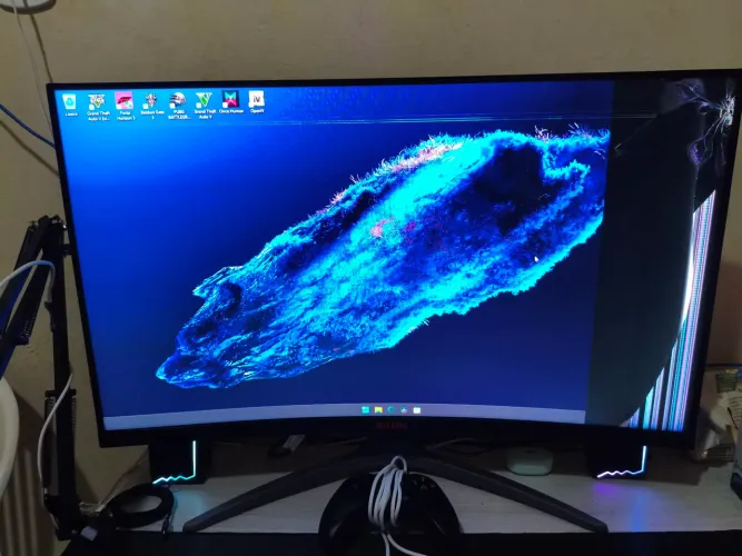 Monitor Agon 31.5 Pol quebrado
