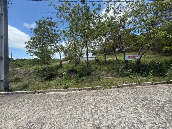 Terreno no alto padrão da praia de Catuama !