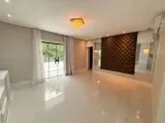 CASA DUPLEX NO CONDOMÍNIO FORREST HILL, COM ALTO PADRÃO DE ACABAMENTO