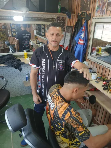 Tv .cadeira de barbeiro 