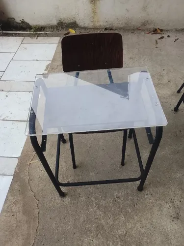 Mesa e cadeira pequena