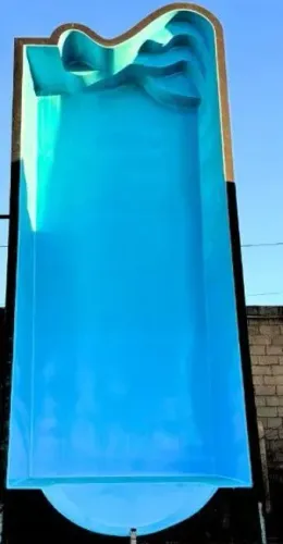 Piscina fibra casco usada