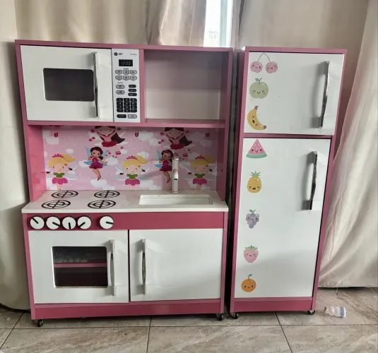 Cozinha infantil completa com rodinhas em tudo