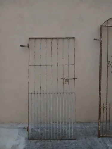 Portão social de ferro maciço