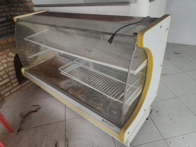 Vendo 2 balcões refrigerados usados