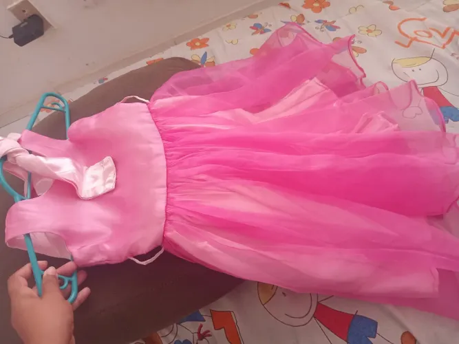 Vestido e tênis