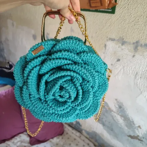 Bolsa mega rosa em crochê