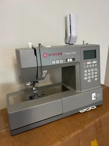 Marquinha Costura Singer Heavy Duty 6805C