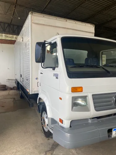 Caminhão VW 8.120