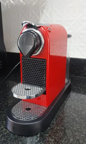 Máquina de café Nespresso Citiz Vermelha 220V