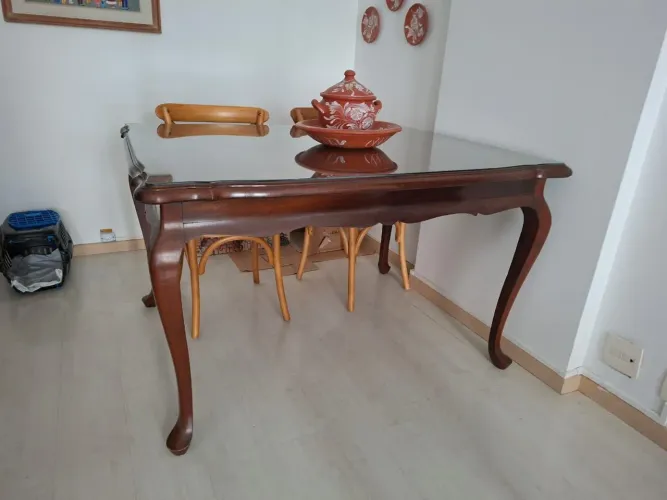 Mesa de jantar em peroba do campo estilo chipandelle