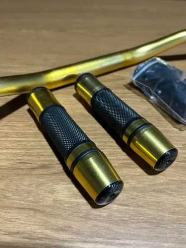 Kit Esportivo com: Guidão, Manete e Manopla com peso Xj6 N Mt-07 Mt-09 Mt-03 Fz6