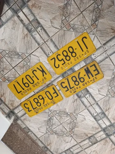 Placas amarelas antigas UNIDADE