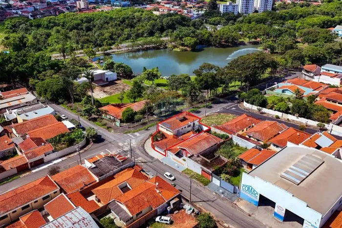 Casa com 3 dormitórios, 1 suite, área de lazer completa. Imóvel comercial completo, com sa