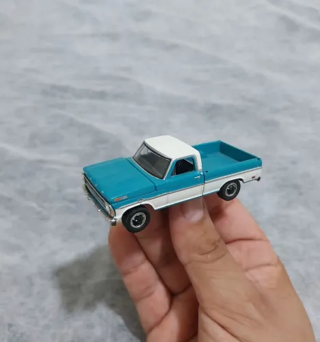 Greenlight 1969 Ford F-100 com Capa de Caçamba (Bed Cover)