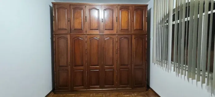 GUARDA-ROUPA ANTIGO 6 PORTAS - MADEIRA NOBRE MACIÇA - RELÍQUIA 50 ANOS