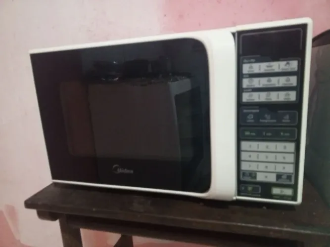 Vende-se um microondas