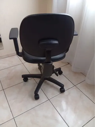 Cadeira Executiva Back System com Braços Reguláveis