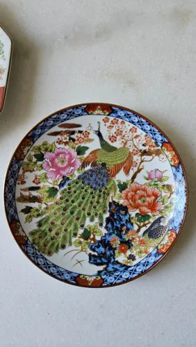 Prato decorativo em porcelana japonesa