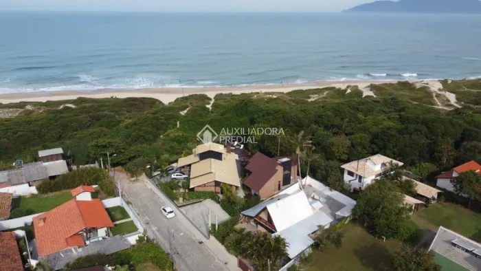 Pousada + Casa Residencial à Venda no Campeche - 1 Minuto da Praia