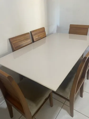 Mesa com 6 cadeiras