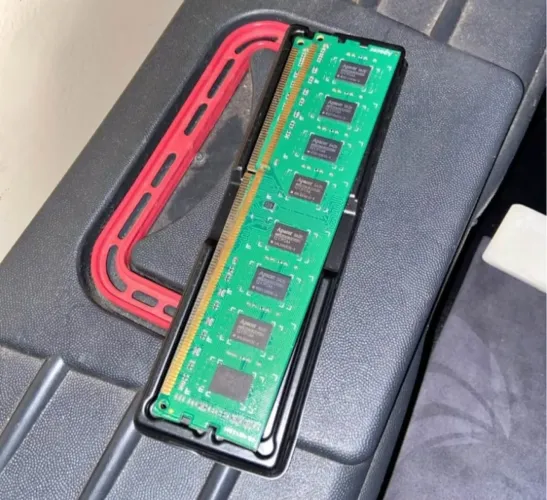 Pente de memória RAM Kingston 8 giga