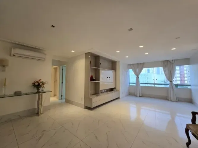 Apartamento pra venda no Renascença II, 4 quartos (2 suítes), todo reformado.