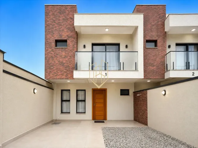 Sobrado duplex com 3 quartos e 2 vagas no Brejatuba em Guaratuba