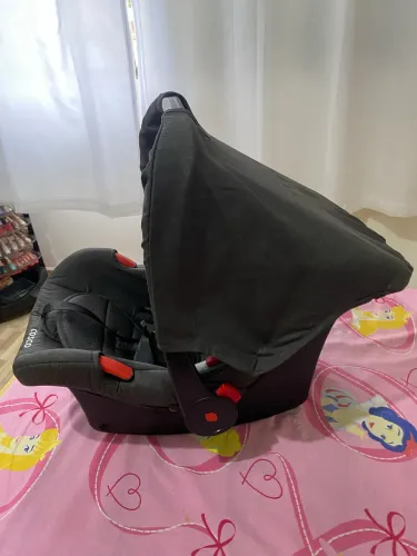 Carrinho de bebê e bb conforto cosco