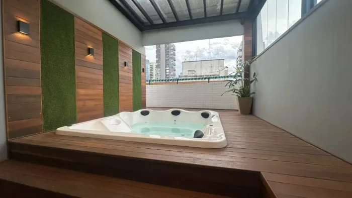 Cobertura próximo da praia a venda em Santos, bairro da Pompéia.