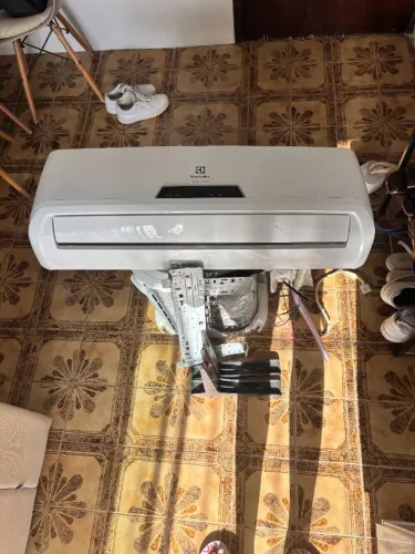 Ar-Condicionado Split Electrolux Ecoturbo 9.000 BTUs 220V Completo