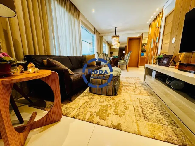 Apartamento na Ponta da Praia com 2 suítes, varanda e 2 vagas