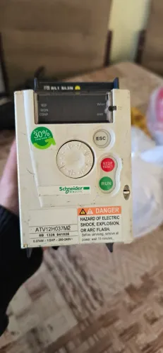 Inversor de frequência Schneider